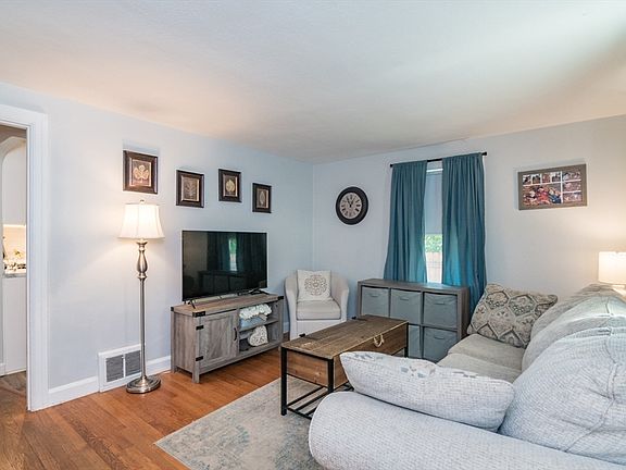4th image of 222 Plumtree Rd