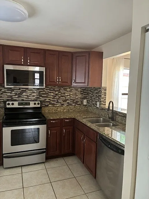 3 bed, 1429 sqft, $2,897 — Photo 4