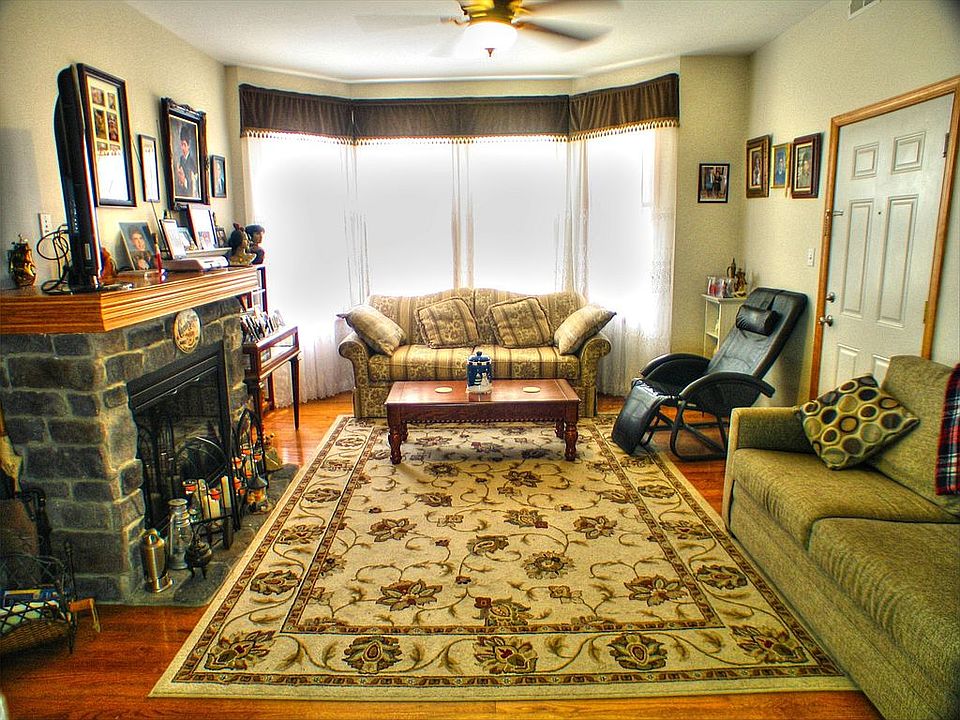 Living Room (sample)