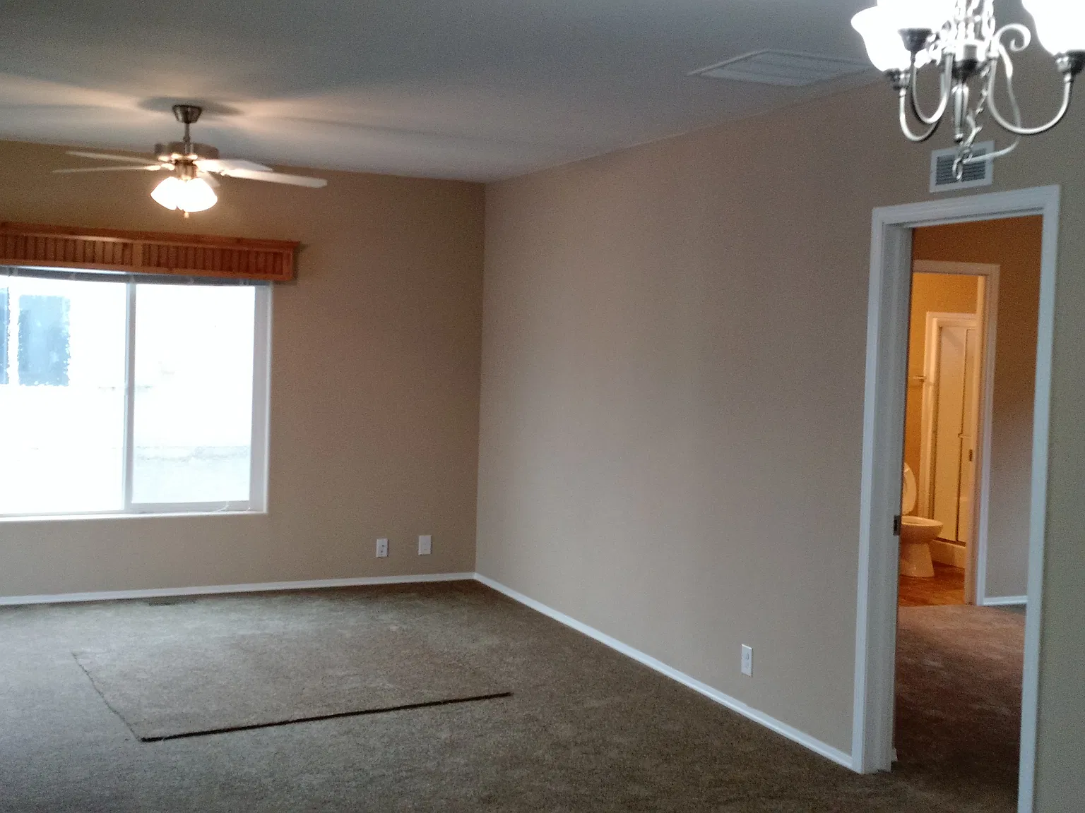 Fenced 3br/2ba Twin Home With 1 Car Garage! — Photo 4