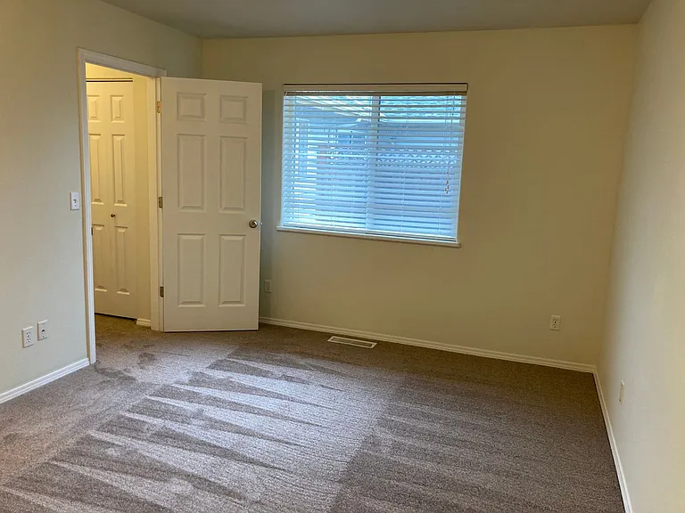 Two Bedroom Duplex in South Salem, Landscaping Included! — Photo 12