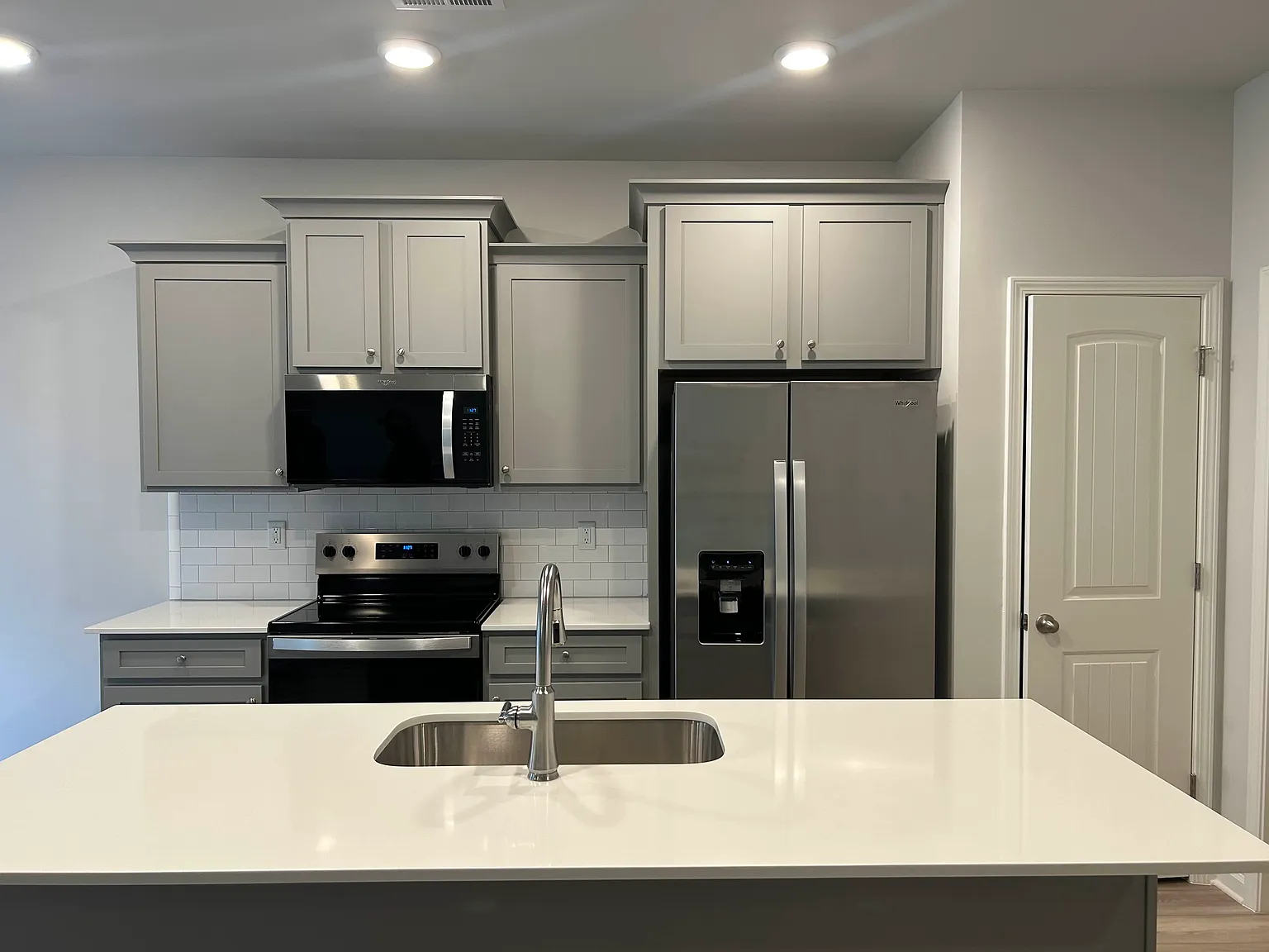 3 bed, 1849 sqft, $2,500 — Photo 3