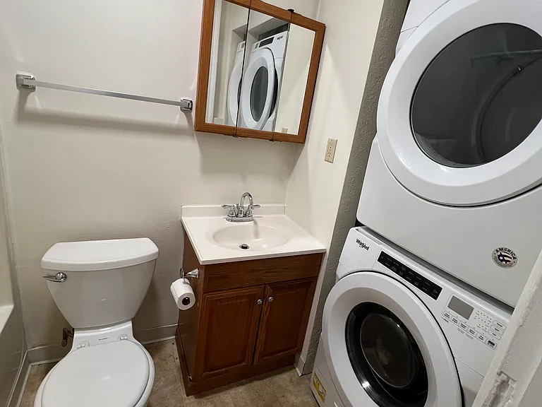 422 Walnut St #1 — Photo 8