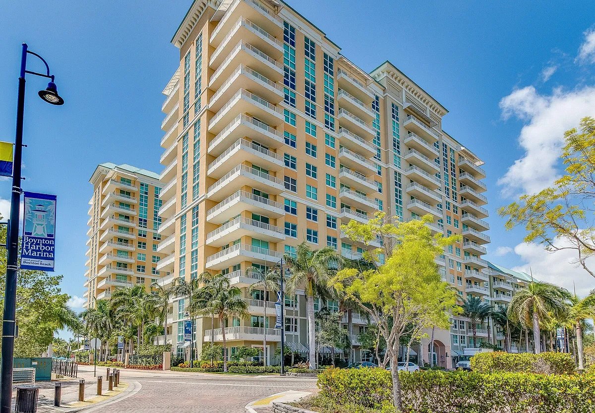 Building Photo - 700 E Boynton Beach Blvd #803