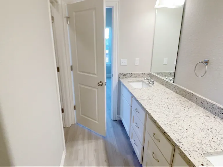 305 Western Hills Dr — Photo 8