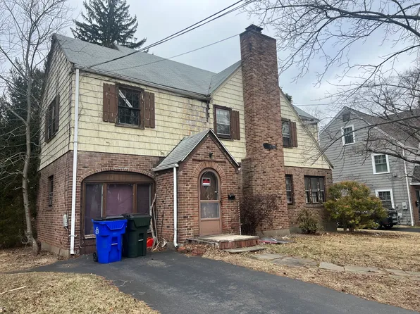 18 Eastview Street, West Hartford, CT 06107