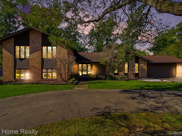 23433 Riverview Dr, Southfield, MI 48034