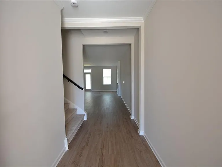 1147 Lucan Ln — Photo 5