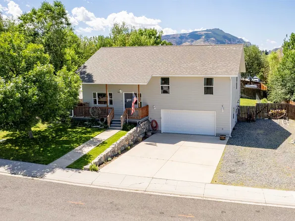 507 8th St, Cody, WY 82414