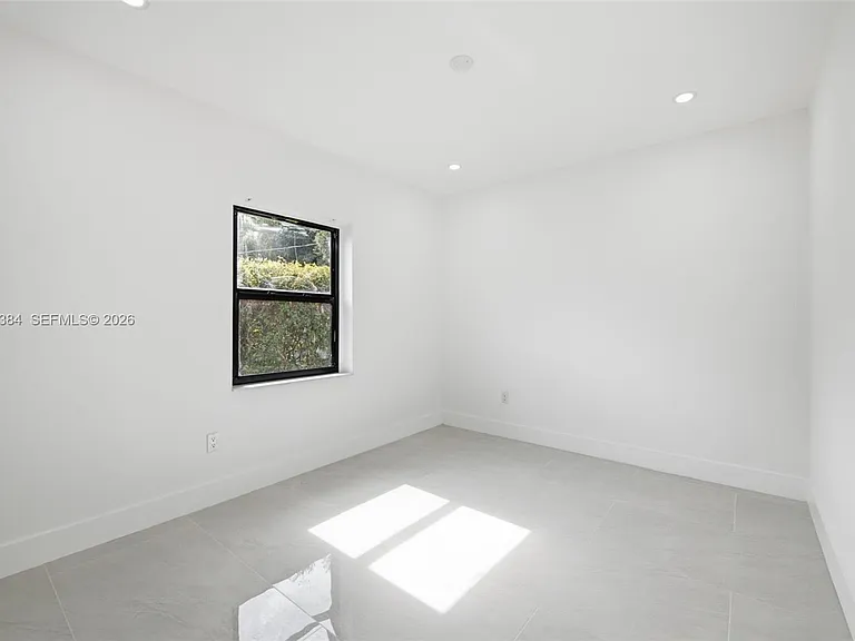 5000 SW 5th Ter — Photo 15