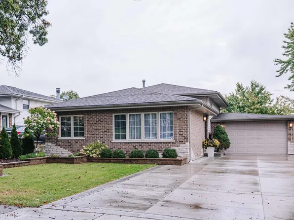 9335 S 83rd Ct, Hickory Hills, IL 60457