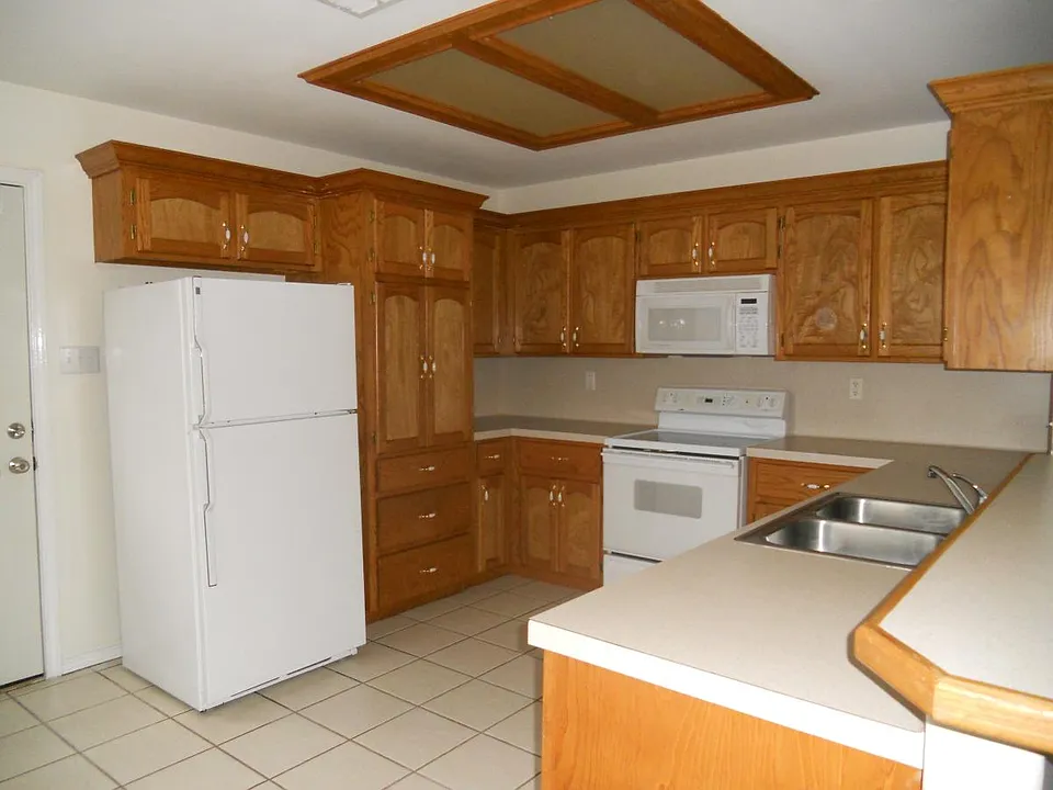 Kitchen/pantry
