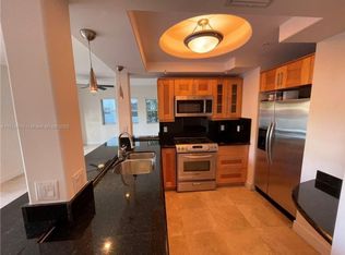 1040 10th St APT 203, Miami Beach, FL 33139