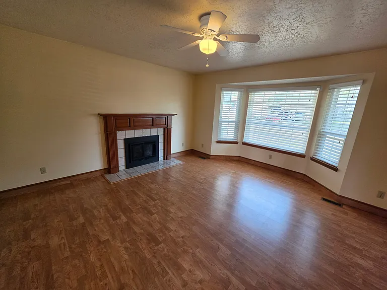 327 W 765 S — Photo 2
