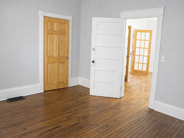1303 E Hennepin Ave #1 — Photo 8