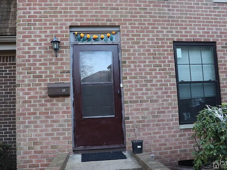 324 Gill Ln #3F — Photo 4