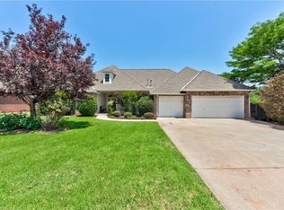 1001 Hunters Pointe Rd, Edmond, OK 73003