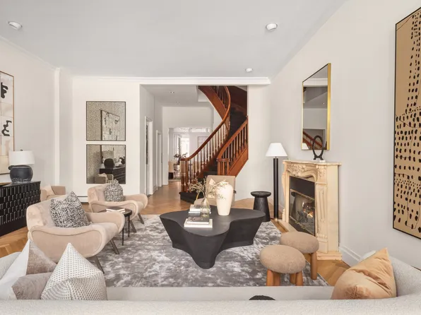 51 East 67th Street image 2 of 19