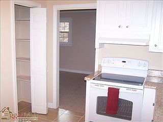 3rd image of 207 Woodleigh Dr