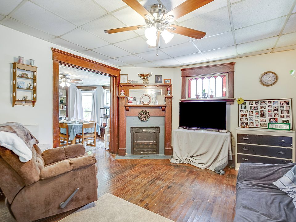Unit 1 livingroom