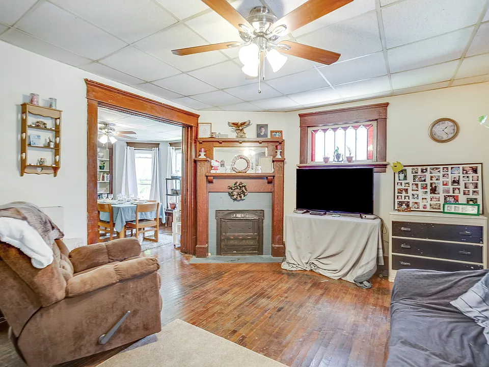 Unit 1 livingroom