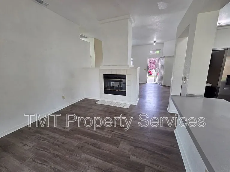 2234 Wall St — Photo 42