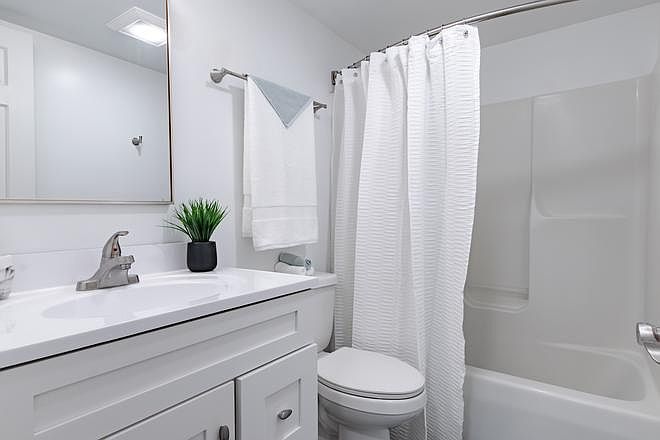 1st image of 208 Turner St NW #208