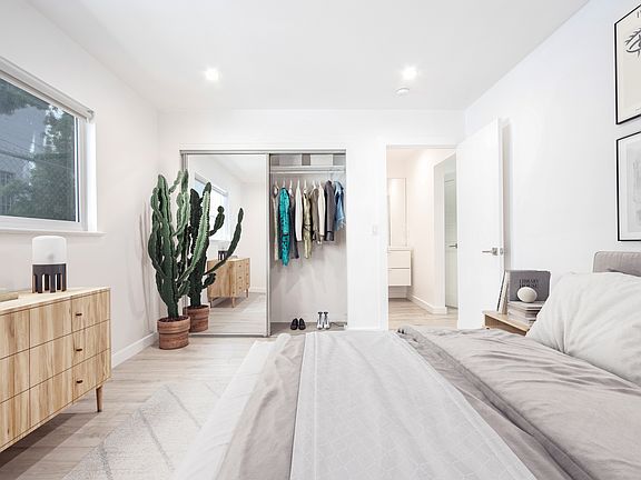 3rd image of 566 N Kenmore Ave #2