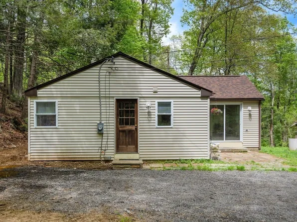 8 Heritage Dr, Holland, MA 01521