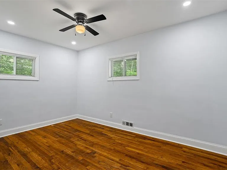 2223 Columbia Dr — Photo 14