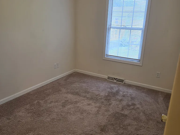 402 Eagle Way — Photo 5