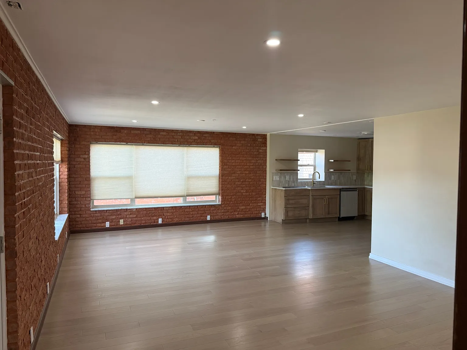 3 bed, 1750 sqft, $2,700 — Photo 2