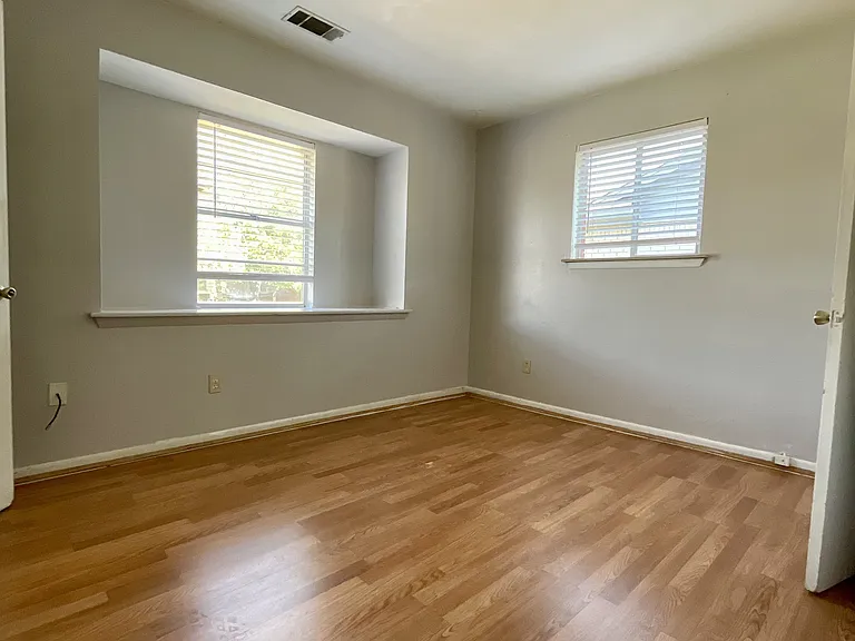 932 SW 2nd St — Photo 16