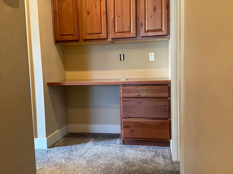 894 E Shadow Creek Ln — Photo 16