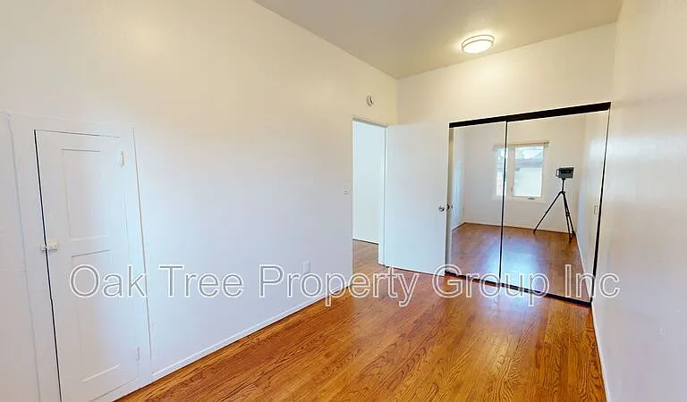 454 34th St #4 — Photo 5