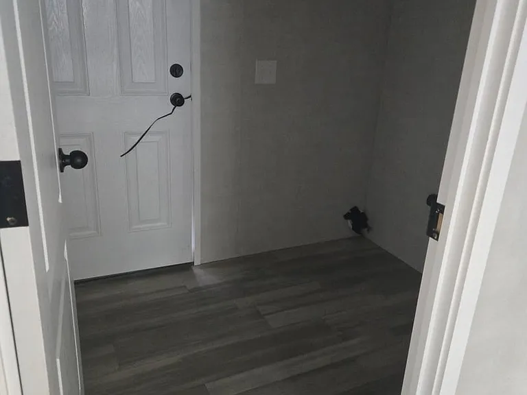 1435 Oak St — Photo 6