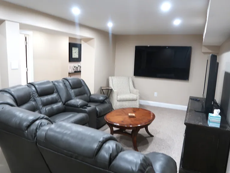 Lower floor TV /living area - 2 tvs