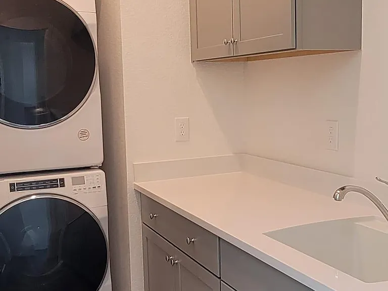 325 Navigators Pl — Photo 9