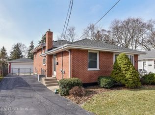 107 E Des Moines St, Westmont, IL