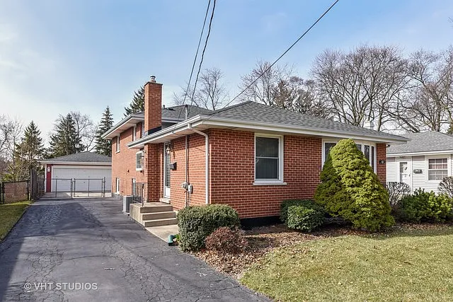 107 E Des Moines St photo 1