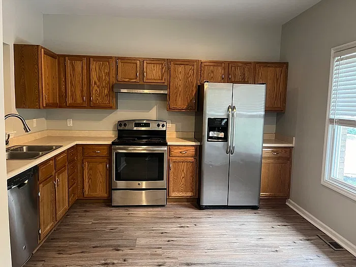 3 bed, 2.5 bath, 1800 sqft, $1,795 — Photo 2