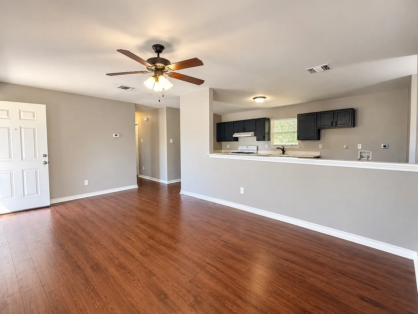 3 bed, 946 sqft, $1,400 — Photo 4