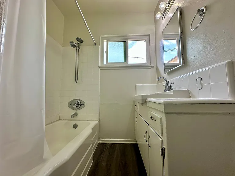 12516 Truro Ave — Photo 9