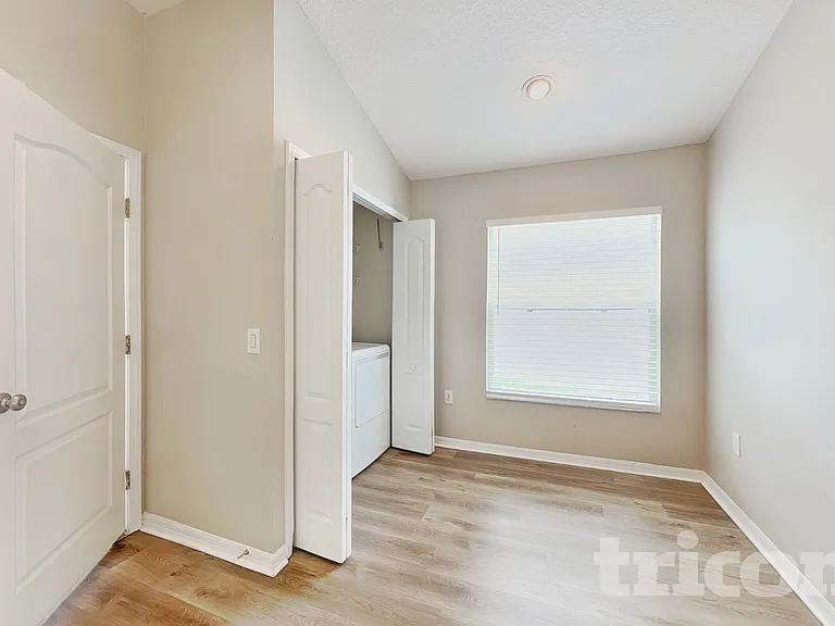 10041 Creek Bluff Dr — Photo 5
