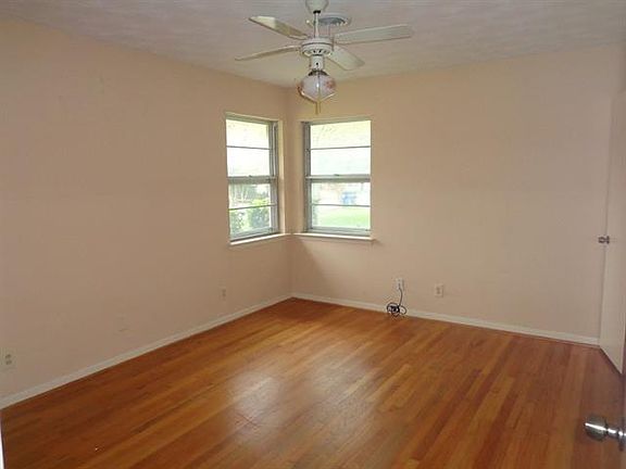 3rd image of 520 Lindenwood Dr