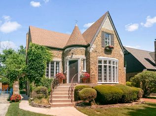 400 Selborne Rd, Riverside, IL 60546