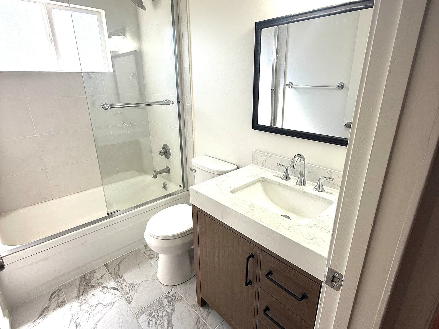 3 bed, 1363 sqft, $4,100 — Photo 3