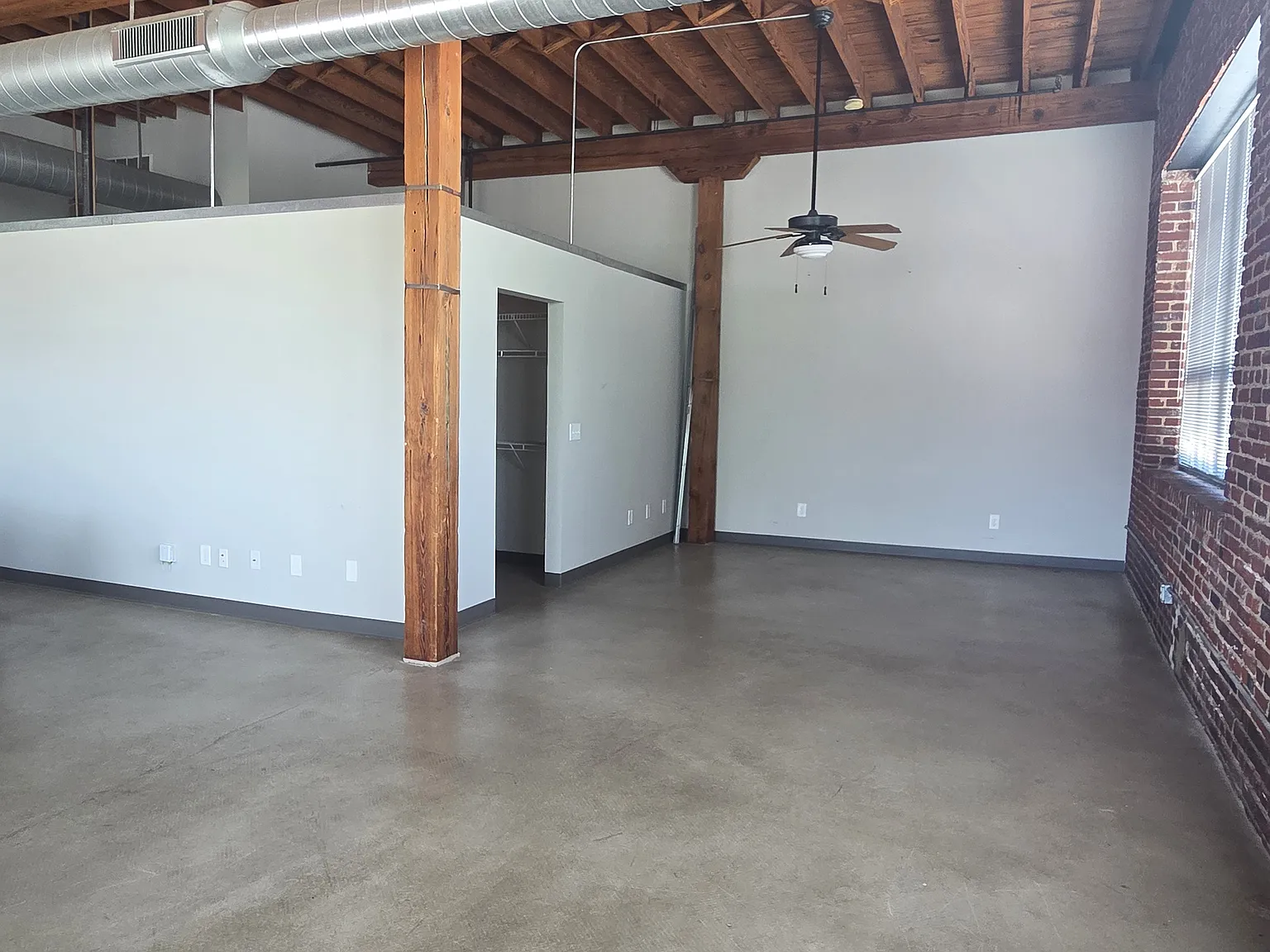 Studio, 952 sqft, $1,686 — Photo 4