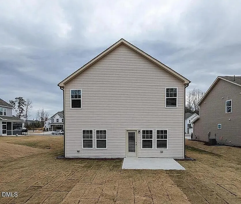 4 bed, 2.5 bath, 2392 sqft, $2,095 — Photo 2