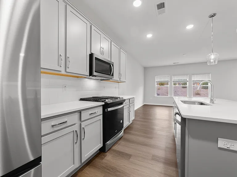 2108 Regal Dr — Photo 12
